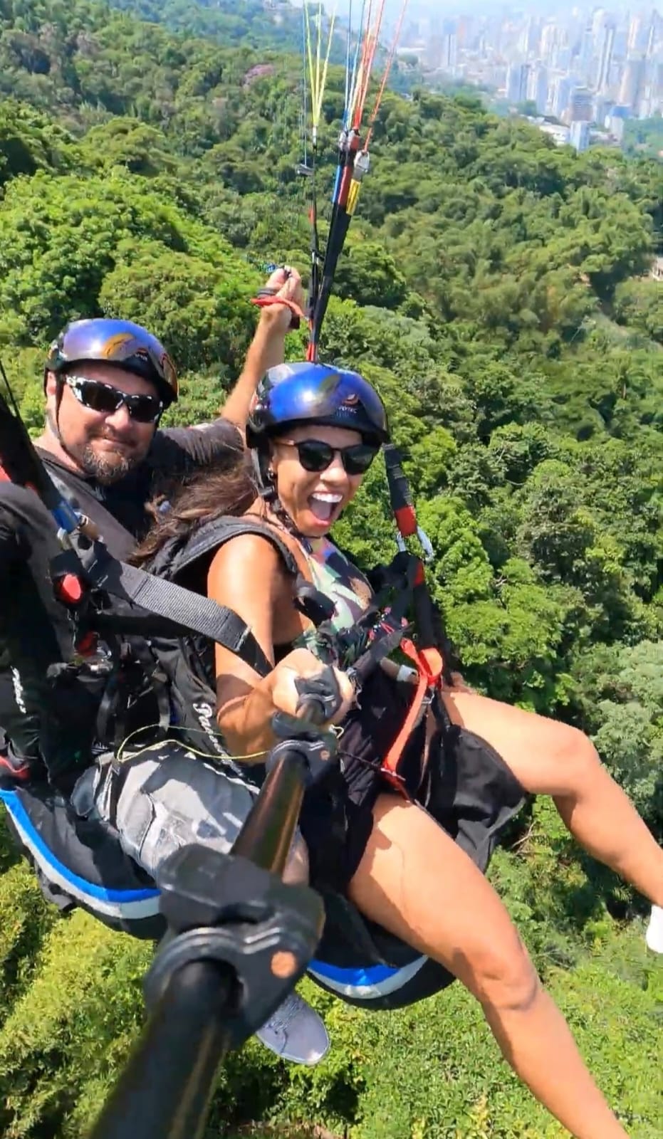 Voo sobre o parque de diversões